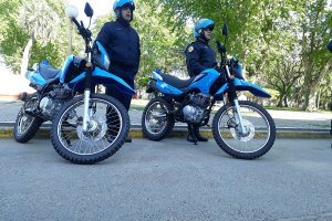Dos jóvenes robaron una moto e intentaron huir de la Policía