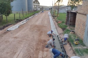 Se construye cordón cuneta en calle 12 de Octubre de Aldea San Antonio