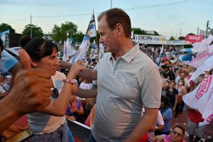 Sin candidatos en Gualeguaychú, Todos cerró su campaña caminando la provincia