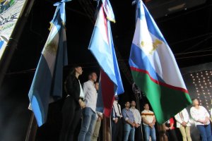Larroquenses conmemoran por primera vez el día de su bandera