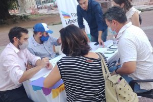 Libertarios de Gualeguaychú desembarcan en las calles en busca de afiliaciones