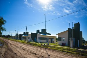 Entra en la etapa final la construcción de 10 viviendas en Enrique Carbó