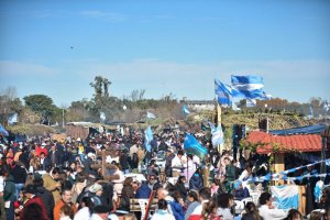 Una multitud vivió la fiesta del 25 de Mayo en Costanera