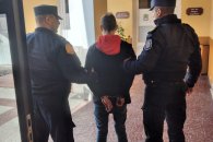 Un joven fue detenido vendiendo marihuana frente a la Jefatura Departamental