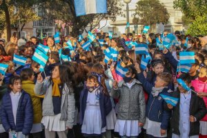 Se realizó en Plaza Belgrano el acto del Día de la Bandera