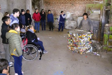 Alumnos de Urdinarrain aprendieron sobre el tratamiento a los reciclados