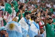 Grieta en la hinchada argentina por la falta de aliento ante un debut inesperado