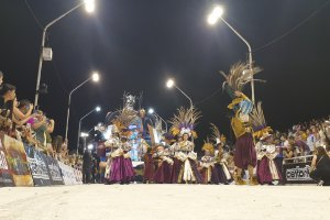 Cerca de 20 mil personas vibran en la primera noche del Carnaval