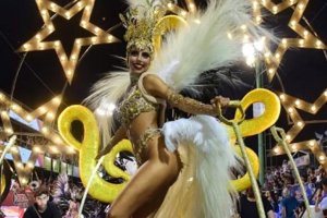 El carnaval de Corrientes inició sus diez noches de fiesta