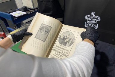 Aduana retuvo un libro con litografias del Siglo XIX