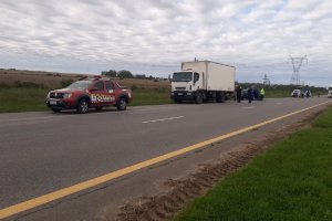 Un camión y una camioneta protagonizaron otro accidente sobre la autovía