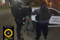 Atraparon a un hombre tras robar cables en un carrito de Plaza Ramírez