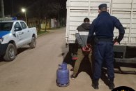 Detuvieron a dos jóvenes con una garrafa