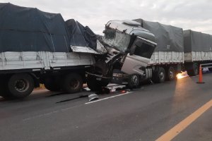 Dos camiones chocaron en la ruta 14 y hay tránsito asistido