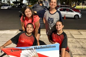 Dos jóvenes de la ciudad obtuvieron la medalla de bronce en un torneo de Bádminton