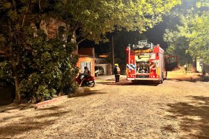 Bomberos respondieron a un incendio en Guido Spano y avenida Alsina