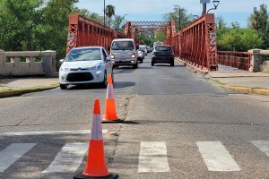 Intervinieron la cinta asfáltica en el Puente Méndez Casariego