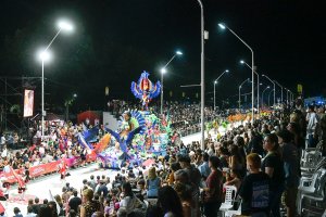 La vicegobernadora asistió a los corsos de Gualeguay y destacó 