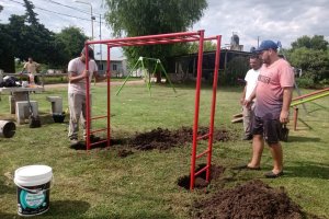 Presupuesto Participativo: instalaron nuevos juegos para el Barrio Fiorotto