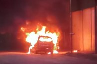 Se incendió un auto y atropellaron a un nene en la misma calle