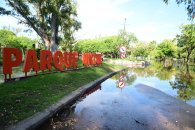 Restringen el tránsito en algunas calles por la creciente del río