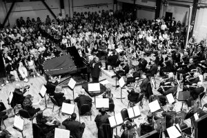 La Orquesta Infanto Juvenil Yaguarí Guazú fuedestacada por Luis Gorelik